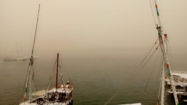 محافظ أسوان: إيقاف النشاط الملاحي بنهر النيل وبحيرة ناصر لسوءالأحوال الجوية .. شاهد