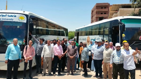 العاملون بالجامعة يدلون بأصواتهم في انتخابات مجلس الشيوخ بالوادي الجديد