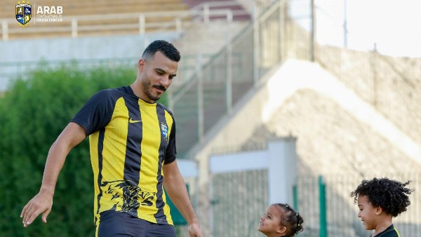 شكري نجيب