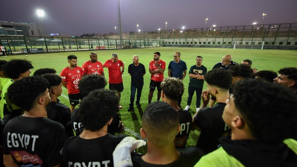 أبو ريدة يتابع تدريبات المنتخبات