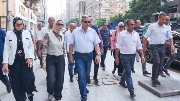 محافظ الاسكندرية يتفقد توسعة طريق الحرية
