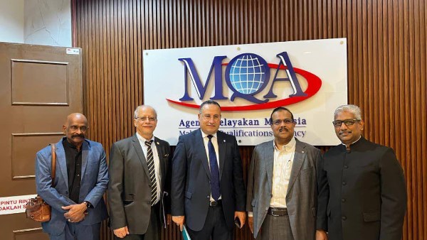 رئيس جامعة الإسكندرية يزور ماليزيا