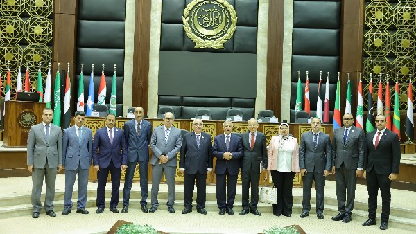 رئيس هيئة قضايا الدولة يزور الاكاديمية العربية