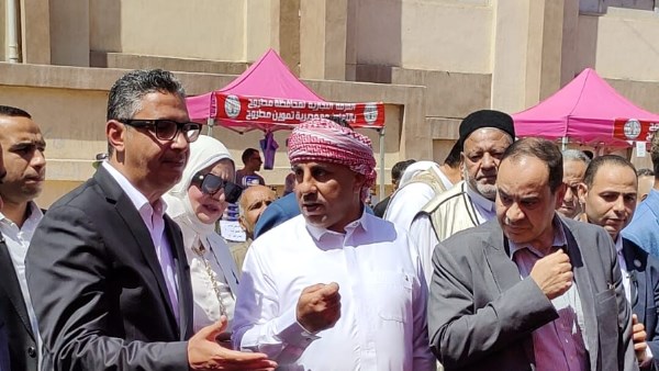 وزير التموين يفتتح مكتب السجل التجاري المميز بالغرفة التجارية بمطروح