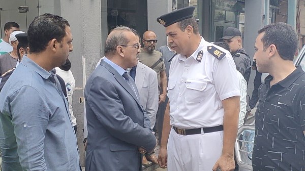 اللواء محمد عامر مدير الأمن خلال التفقد 