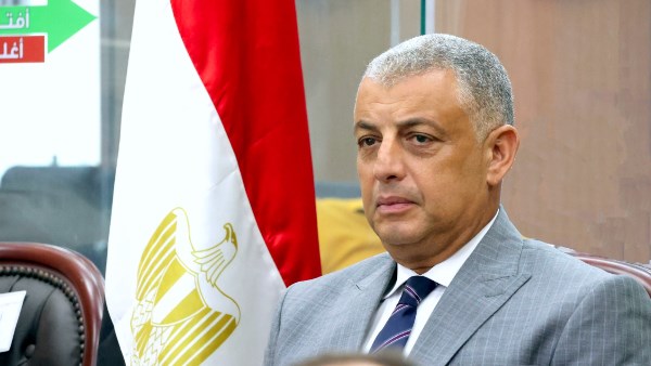 محافظ الإسماعيلية خلال المتابعة 