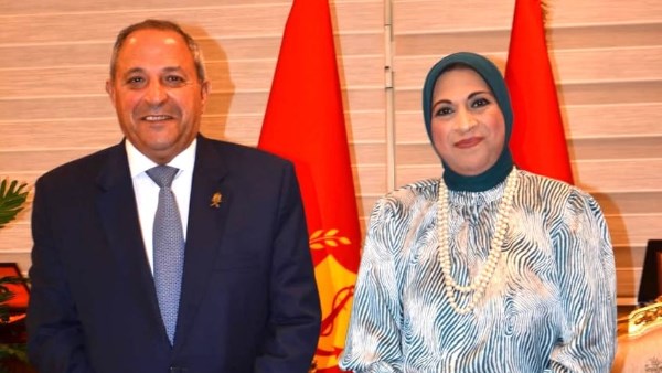 محافظ بورسعيد فى لقائه مع منسق و شباب مبادرة بالشباب نقدر مصر