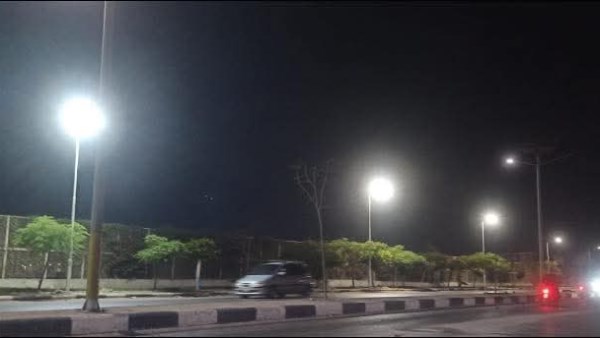 بدء إطلاق التيار الكهربي لعدد من أعمدة الإنارة العامة بطريق جمال عبد الناصر بالشراكة المجتمعية