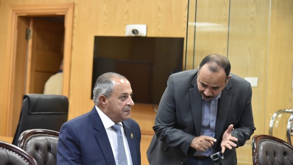 محافظ بورسعيد يتابع الاستعدادات النهائية للعملية الانتخابية