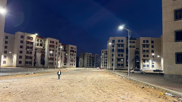 الإنتهاء من تركيب وإنارة ٧٥٠ عمود لخدمة أهالي مساكن الفيروز بمدينة بورفؤاد