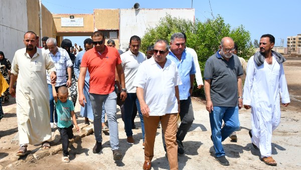 محافظ بورسعيد يتفقد مدرسة قرية الفتح للتعليم الأساسي بحي الجنوب