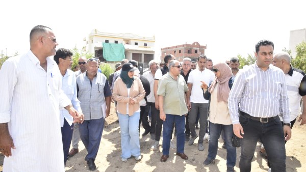 محافظ بورسعيد يوجه برفع كفاءة وتطوير الطريق الرابط بين قريتي الرضوان و أم خلف