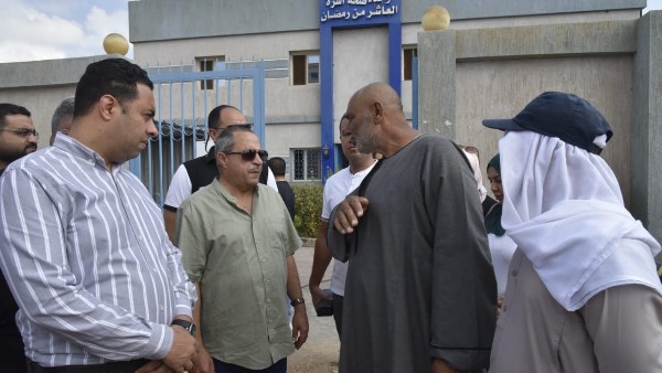 محافظ بورسعيد يستمع لشكاوي و مطالب سكان النورس على أرض الواقع