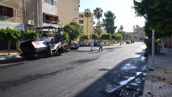 بهنساوي : بدء أعمال الطبقة الاسفلتية السطحية بالمرحلة الثانية لتطوير شارع عادل الجزار 