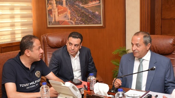 لمناقشة عدد من ملفات عمل مديرية 