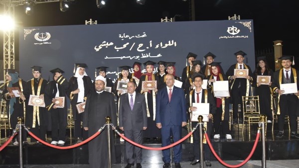 محافظ بورسعيد: أوصي طلابنا بالتحلي بالقيم الحميدة وروح الانتماء والولاء للوطن