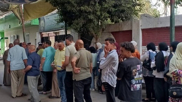 رغم ارتفاع الحرارة.. المسنون يتوافدون على لجان انتخابات الشيوخ في دمياط