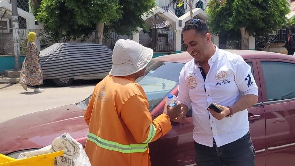 توزيع زجاجات المياه 