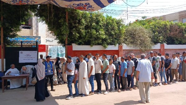 محافظ الغربية يتابع لحظة بلحظة من مركز السيطرة انتخابات مجلس الشيوخ ..صور