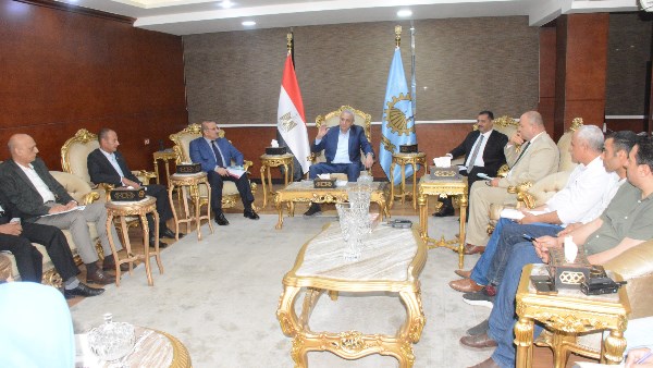 محافظ الغربية يجتمع برؤساء الأحياء لتنفيذ تكليفات الحكومة بشأن الإيجار القديم