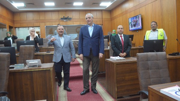 محافظ الغربية يتابع سير انتخابات مجلس الشيوخ من مركز سيطرة الشبكة الوطنية للطوارئ
