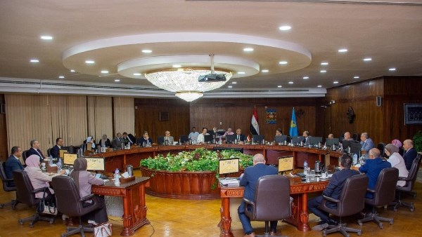 تسريع إجراءات مكافآت النشر الدولي.. مجلس جامعة طنطا يؤكد أهمية مبادرة 