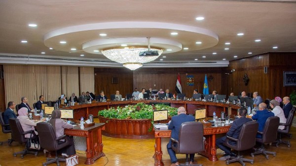 تقديرا لجهودهم.. مجلس جامعة طنطا يوافق على صرف مكافأة لجميع العاملين وأعضاء هيئة التدريس ومعاونيهم