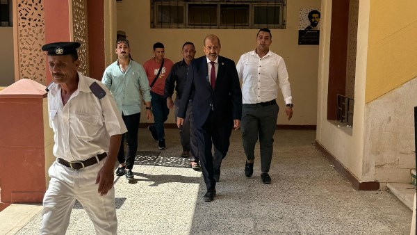 رئيس اللجنة العامة بالشرقية يتفقد لجان العاشر من رمضان ويتابع سير العملية الانتخابية