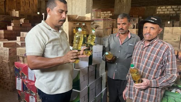 تموين الشرقية..ضبط 3 أطنان دقيق وسكر و300 زجاجة زيت طعام بمركز الحسينية