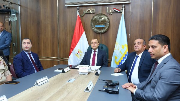 محافظ كفر الشيخ يترأس غرفة العمليات لمتابعة لجان انتخابات الشيوخ.. صور