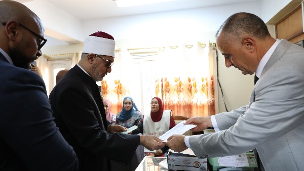 مفتي الجمهورية يدلي بصوته في انتخابات مجلس الشيوخ بكفر الشيخ .. صور