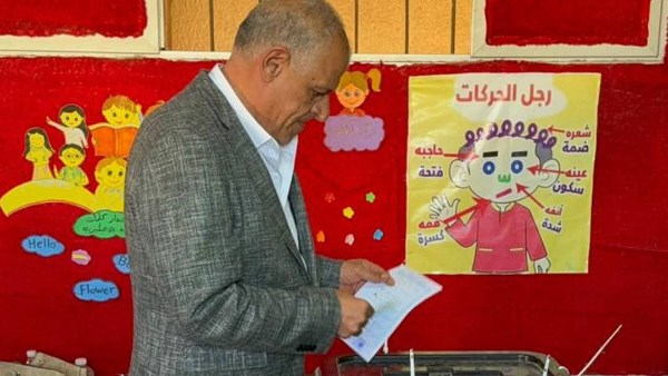أمين حزب الجبهة الوطنية بكفر الشيخ يدلي بصوته في انتخابات الشيوخ.. صور