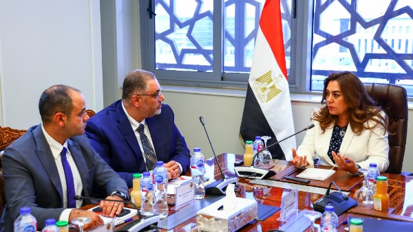 لقاء وزيرة التنمية المحلية 