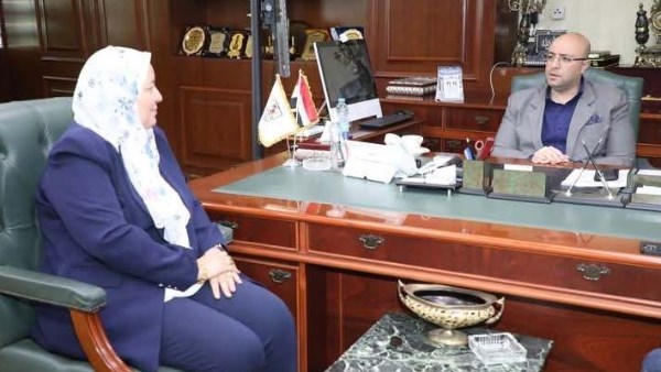 دخول 36 مدرسة الخدمة..تفاصيل اجتماع محافظ بني سويف مع مدير هيئة الأبنية التعليمية
