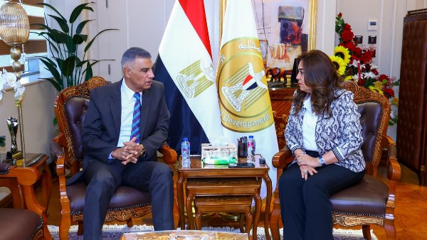 وزيرة التنمية المحلية ومحافظ اسوان