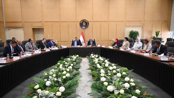 وزيرا الزراعة والنقل والصناعة