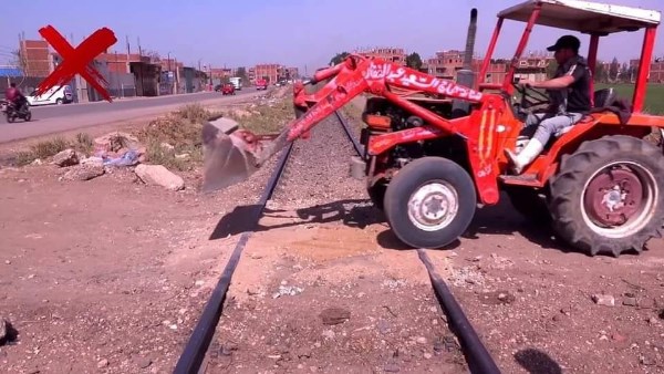 معابر غير شرعية على قضبان السكك الحديدية 