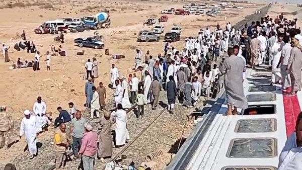 وزير النقل يتوجه لموقع حادث قطار مطروح.. والسكة الحديد تكشف التفاصيل