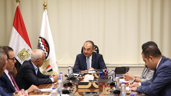 خلال الاجتماع