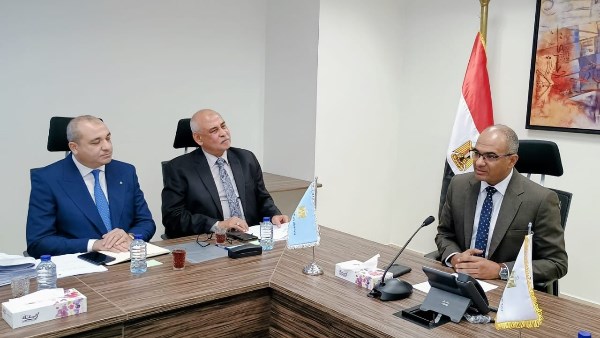 خلال الاجتماع