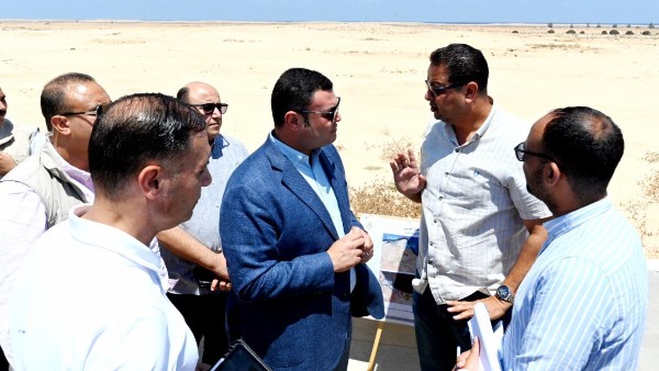 وزير الإسكان يتفقد مشروعات المرحلة العاجلة للأراضي البديلة بمنطقة شمس الحكمة