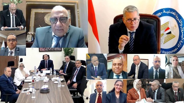 خلال الاجتماع