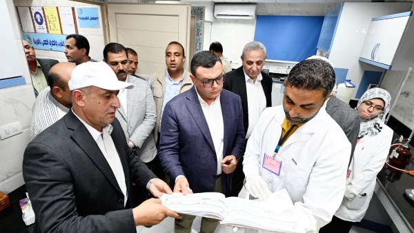 وزير الاسكان خلال الجولة