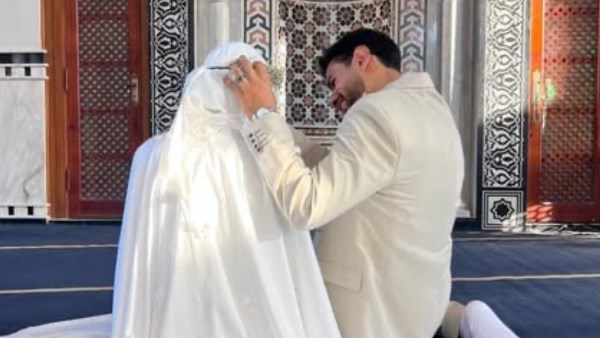 عروسان 