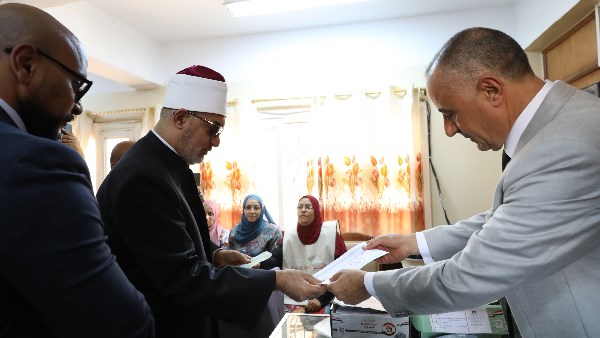 مفتي الجمهورية يدلي بصوته