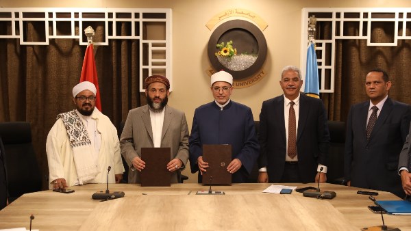 جانب من توقيع البرتوكول