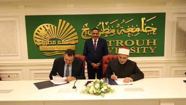 أثناء توقيع مذكرة التفاهم 