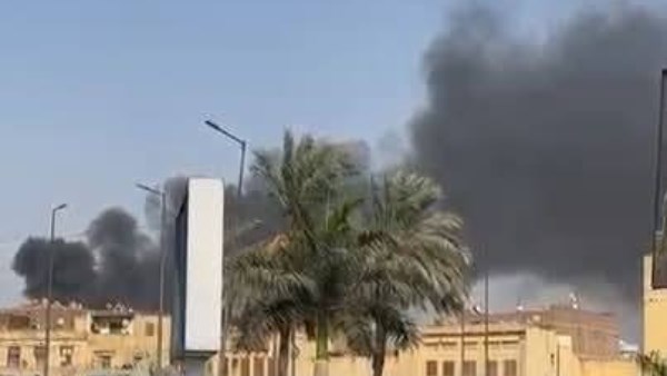 الدفع بـ 6 سيارات إطفاء وخزان مياه للسيطرة على حريق بولاق أبو العلا.. شاهد