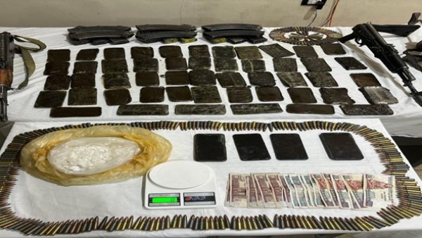مصرع 4 مهربين فى المطاردة.. الداخلية تحبط محاولة إدخال كمية كبيرة من السلاح للبلاد | تفاصيل