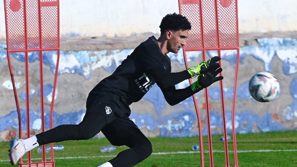 محمد عواد يرفض الرحيل ويتمسك بالبقاء في الزمالك